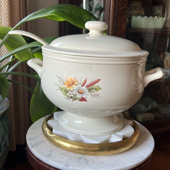 Vintage Floral Pedestal Tureen With Ladle / Large Ceramic Cottage Style - Picture 3 of 12